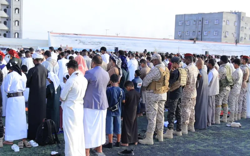 أبناء المهرة يؤدون صلاة عيد الأضحى المبارك ويشددون على ضرورة تعزيز الأمن