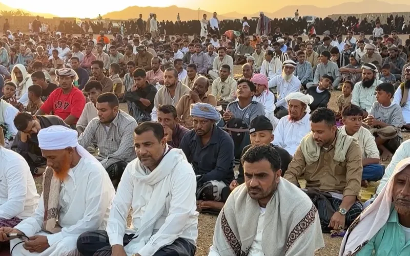 أبناء أرخبيل سقطرى يؤدون صلاة عيد الأضحى المبارك وسط أجواء إيمانية