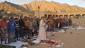 أهالي يافع يحيون صلاة عيد الأضحى المبارك في أجواء إيمانية وبهجة مجتمعية