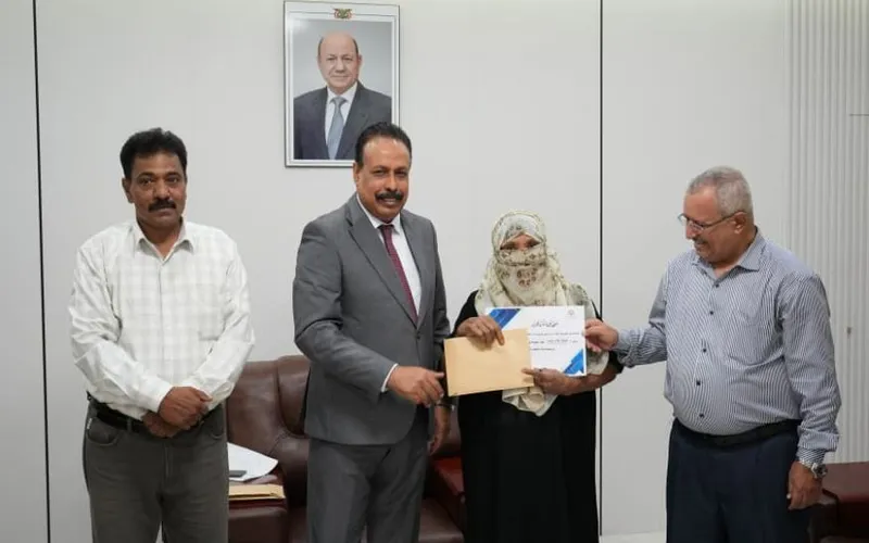 وزير الأشغال يكرّم عمال النظافة بمناسبة عيد العمال العالمي