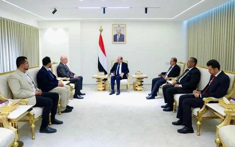 رئيس الوزراء يبحث مع وفد اليونسكو مشاريع التعليم وحماية المدن التاريخية