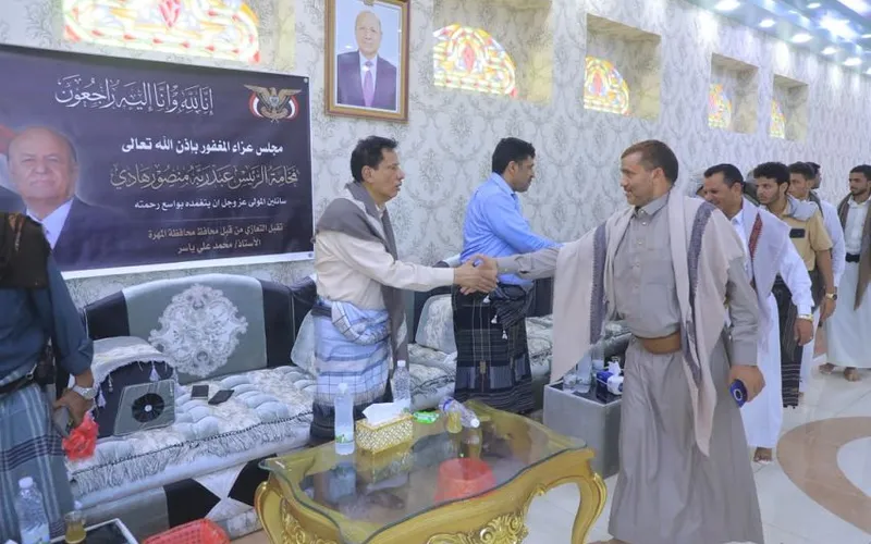 محافظ المهرة يستقبل جموع المعزين في وفاة الرئيس السابق عبدربه منصور هادي