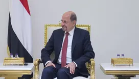 رئيس الوزراء يتسلم نسخة من أوراق اعتماد سفير دولة الكويت لدى اليمن