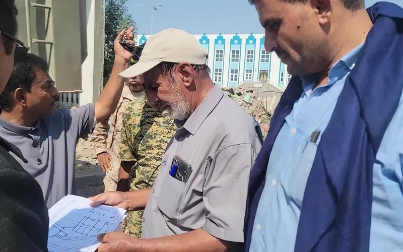 مدير عام المنصورة يدشن مشروع استكمال بناء مكاتب السلطة المحلية بالمديرية