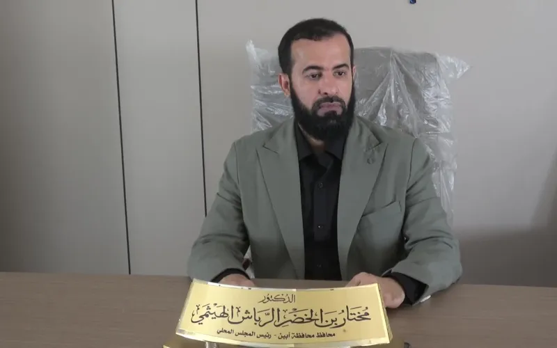محافظ أبين يلتقي وكلاء المحافظة ويشدد على التنسيق وتكامل الجهود لتنفيذ المهام