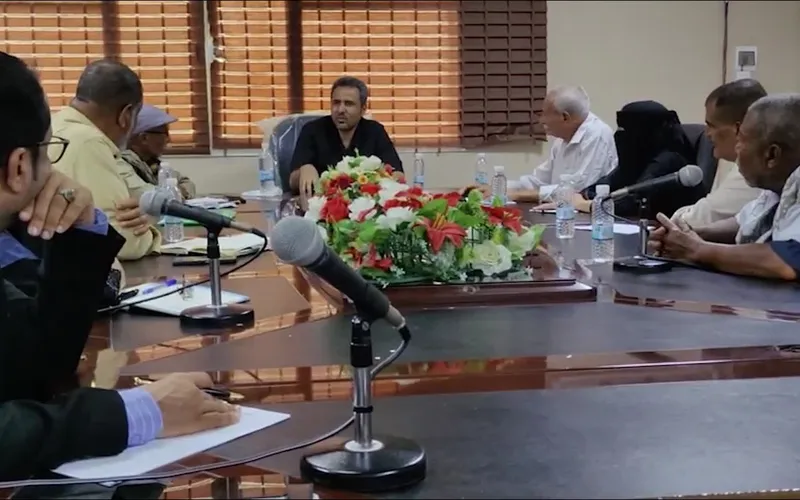 محافظ لحج يناقش دعم جمعيات ذوي الهمم ويوجه بالترتيب لعرس جماعي الشهر القادم