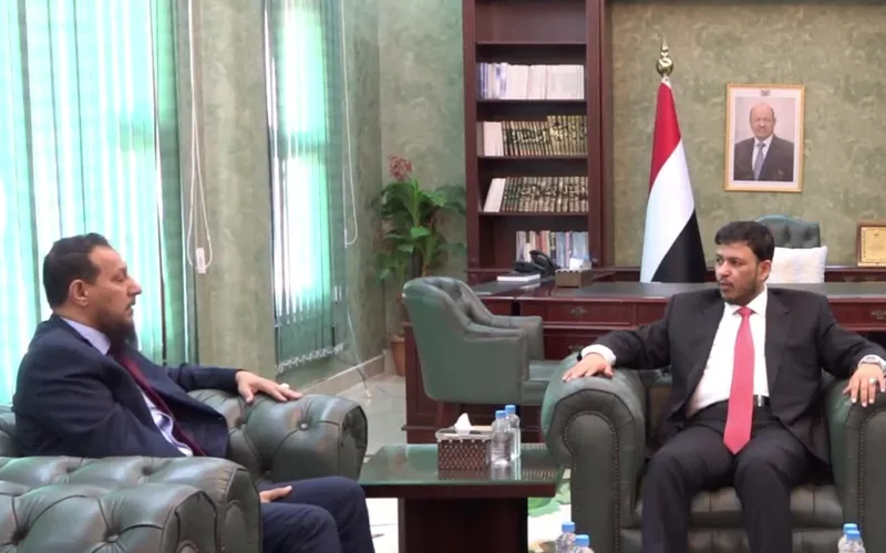 الدكتور عبدالله العليمي يبحث مع محافظ عدن الأوضاع الخدمية والأمنية بالعاصمة