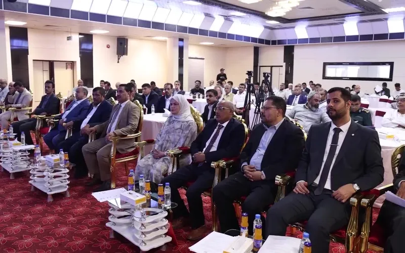 وزارة الإدارة المحلية تدشن ورشة بالمكلا لتعزيز الشراكة بين الحكومة والسلطات المحلية