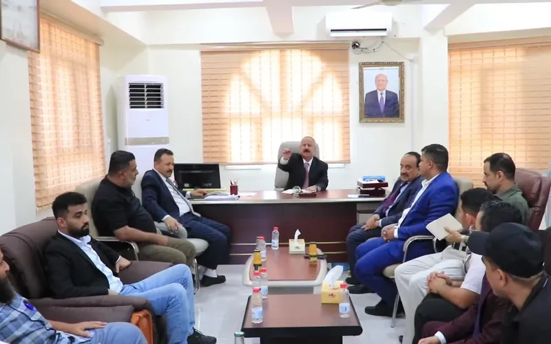 وزير النقل يناقش مع هيئة الشؤون البحرية تداعيات تسرب الزيت من إحدى السفن