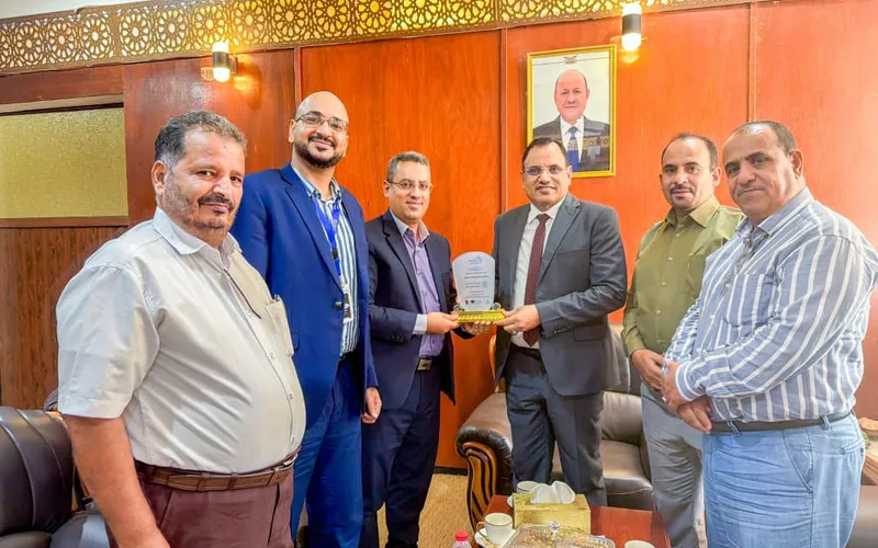 الوزير السقطري يبحث مع مؤسسة رواد تعزيز الشراكة لتنفيذ مشاريع تنموية
