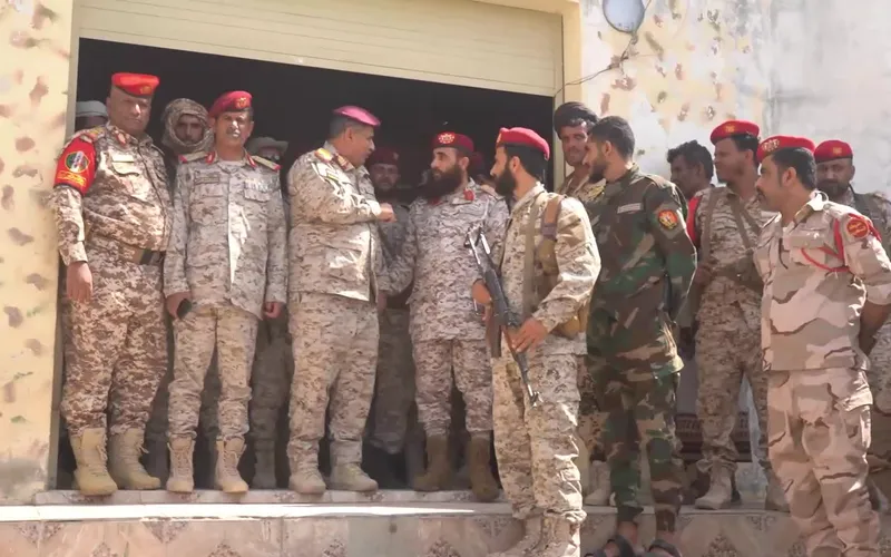 لجنة من وزارة الدفاع تشرف على عملية الاستلام والتسليم بمحور أبين