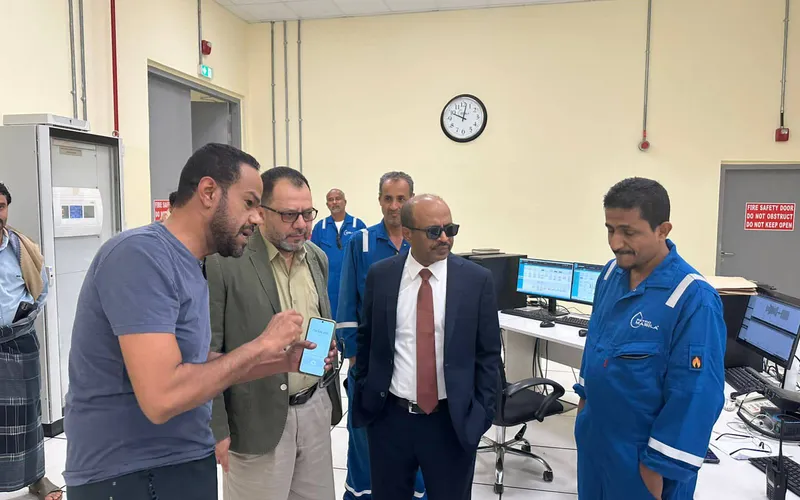 وزيرا الكهرباء والنفط يتفقدان جاهزية محطة بترومسيلة