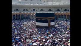 حجاج بيت الله الحرام يؤدون طواف الوداع في ختام المناسك