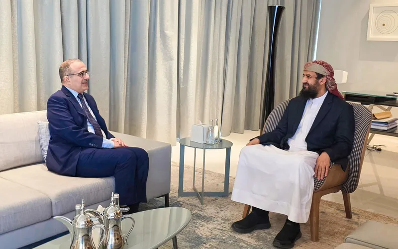 المحرّمي يناقش مع وزير الصحة أوضاع القطاع الصحي ويشيد بالدعم السعودي