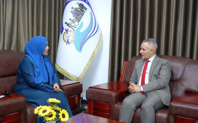 وزير الشؤون الاجتماعية والعمل يناقش مع وزيرة شؤون المرأة تعزيز الحماية الاجتماعية