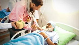 محافظ عدن يعايد المرضى في عدد من مستشفيات العاصمة بمناسبة عيد الأضحى