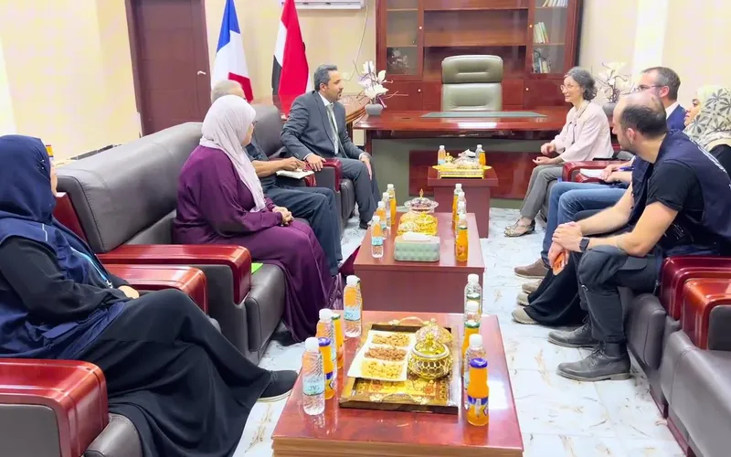 محافظ لحج يلتقي السفيرة الفرنسية لبحث عدد من المواضيع في المجالات التنموية