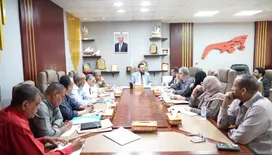 محافظ العاصمة عدن "شيخ" يؤكد أولوية المشاريع الحيوية والاستجابة الفورية لقضايا المواطنين