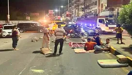 أبناء العاصمة عدن يفترشون الشوارع احتجاجاً على تردي خدمة الكهرباء