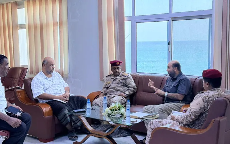 اجتماع بالمكلا يبحث تنظيم نشاط قوارب الصيد التقليدي وتأهيل البحارة