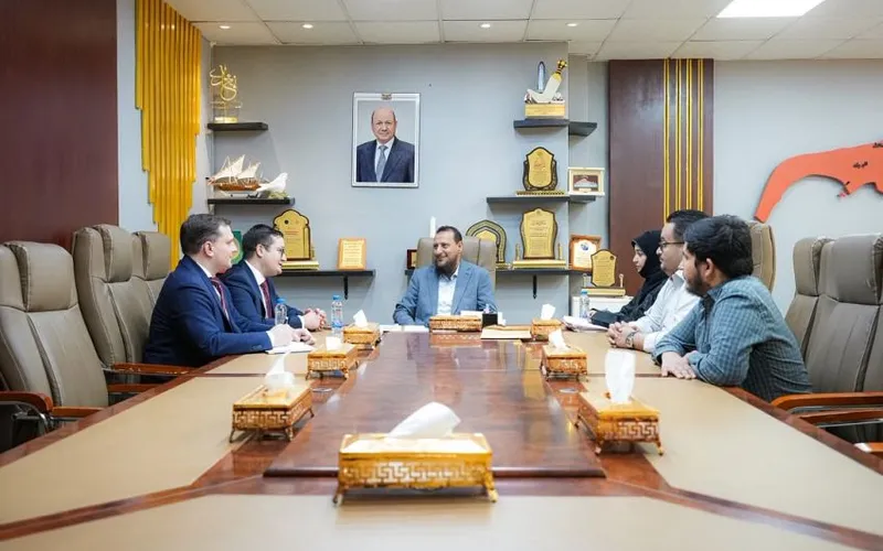 محافظ العاصمة عدن يبحث مع السفير الروسي تعزيز التعاون المشترك