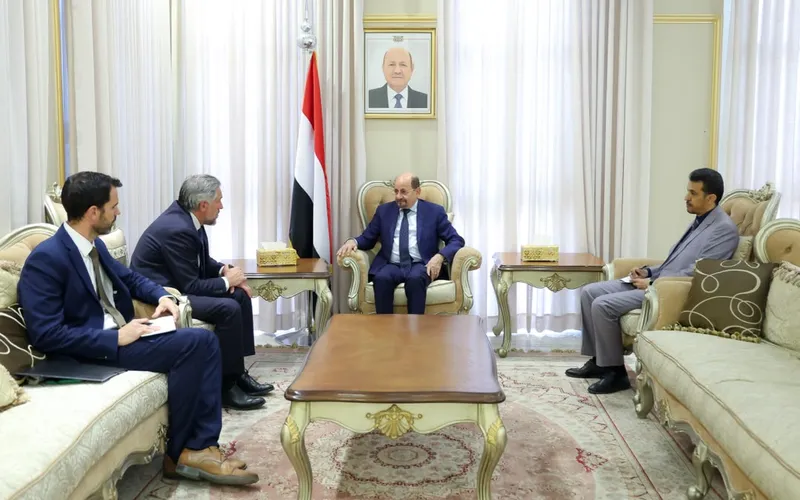 رئيس الوزراء يستعرض مع رئيس بعثة الاتحاد الأوروبي دعم الإصلاحات الحكومية