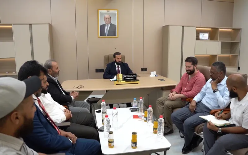 محافظ أبين يلتقي منظمة مهاد الفرنسية ويشيد بتدخلاتها في مستشفى محنف بـ لودر