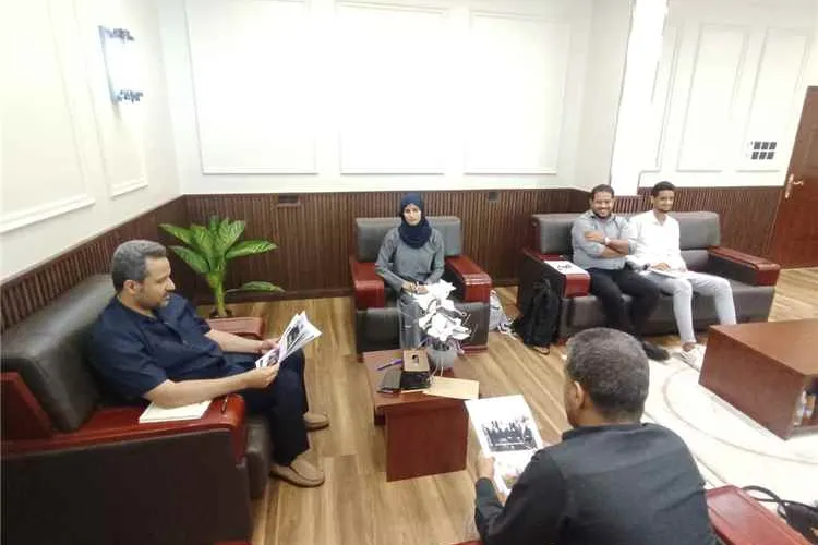محافظ لحج يبحث مع مؤسسة "بصمة" مشاريع تمكين الشباب وتعزيز الشراكة التنموية