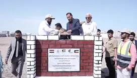 محافظ عدن يضع حجر أساس المرحلة الثانية من مشروع مدينة السلام السكنية بالبريقة