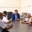 محافظ شبوة يبحث مع مؤسسة الكهرباء معالجات أزمة الوقود والطاقة