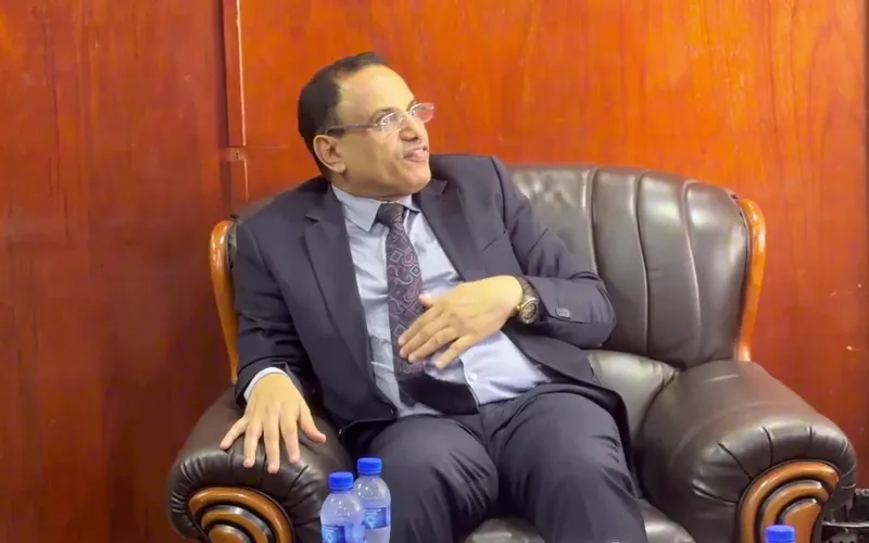 الوزير السقطري يناقش خطة استكمال الأعمال في سد حسان مع الجهة المنفذة