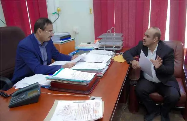 محافظ شبوة يطلع على نتائج مسوحات وتحديث بيانات المشاريع الخدمية والتنموية