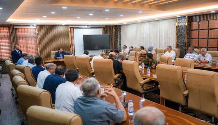 أشغال عدن تُقر إجراءات عاجلة لضبط المخالفات والحد من البناء العشوائي
