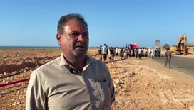 السقطري يطلع على أعمال تمديد شبكة الكهرباء بمناطق الشريط الساحلي الغربي بسقطرى