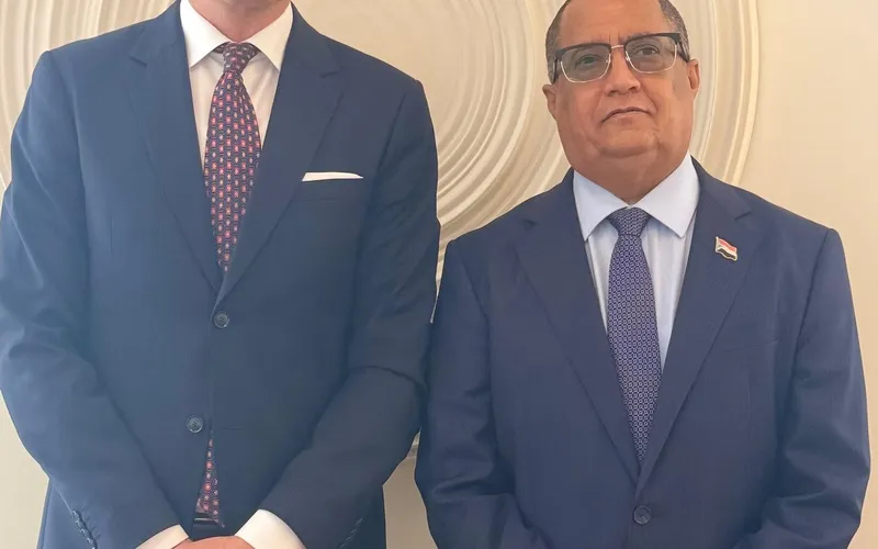 الخبجي يلتقي المبعوث الأممي ويؤكد أهمية الحوار الجنوبي ودعم الجهود الأممية لتحقيق السلام