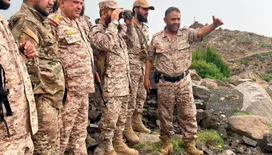 قائد المنطقة العسكرية الرابعة يتفقد جبهات تعز ويشدد على رفع الجاهزية والانضباط
