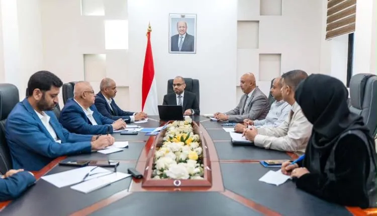 وزير الاتصالات يوجّه برفع الجاهزية لمواجهة أي محاولات حوثية لقطع خدمات الاتصالات