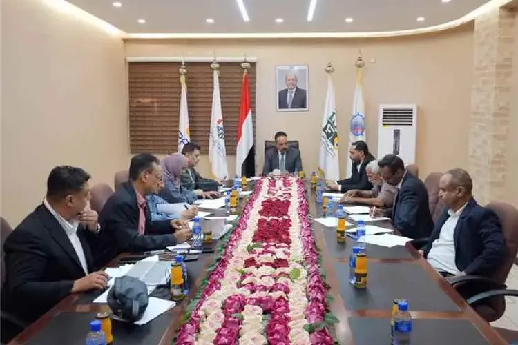 وزير الأشغال يرأس أول اجتماع لمجلس إدارة مؤسسة الطرق والجسور في العاصمة عدن