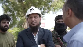 محافظ العاصمة عدن تفقد أعمال السلامة المرورية بطريق المطار ويوجه بمعالجة صخور طريق العقبة