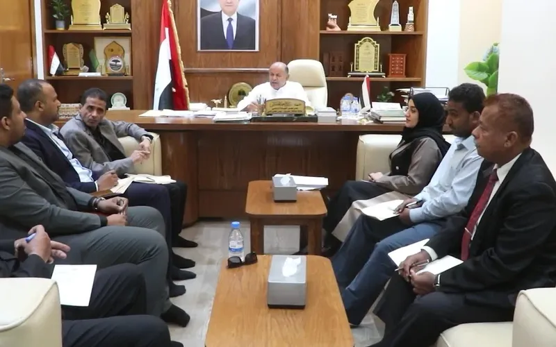 الخنبشي يطلع على جهود إغاثة النازحين وتعزيز الاستجابة الإنسانية