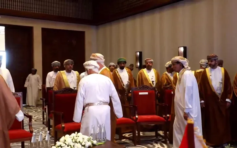 توقيع اتفاقية بين محافظ المهرة ومحافظ ظفار العمانية لتزويد بعض المديريات بالكهرباء