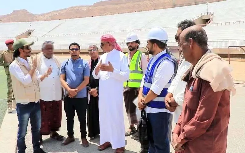 وكيل حضرموت يتفقد سير أعمال تأهيل استاد سيئون الأولمبي