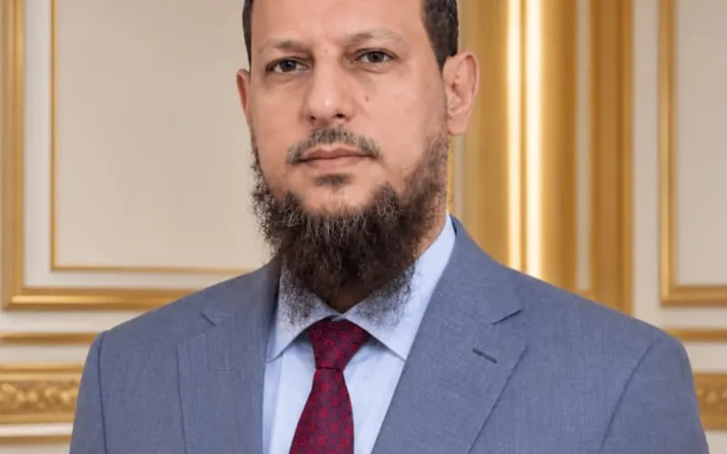 المحافظ شيخ يوجّه بصرف حافز المعلمين في عموم مديريات العاصمة عدن لشهر سبتمبر