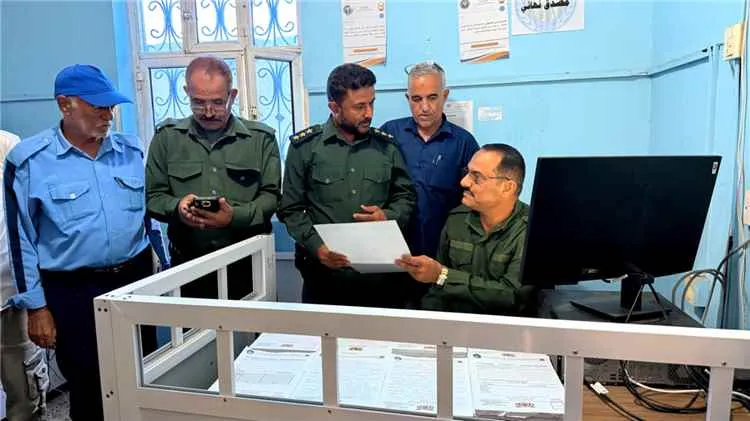 مدير أمن محافظة الضالع يدشن الاستمارة الإلكترونية وترقيم الدراجات النارية