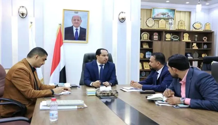 الوزير البكري يلتقي مدير عام مكتب الشباب والرياضة بساحل حضرموت